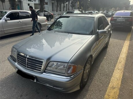 Mercedes C 200