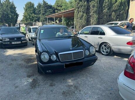Mercedes E 230