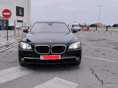 BMW 750 2010