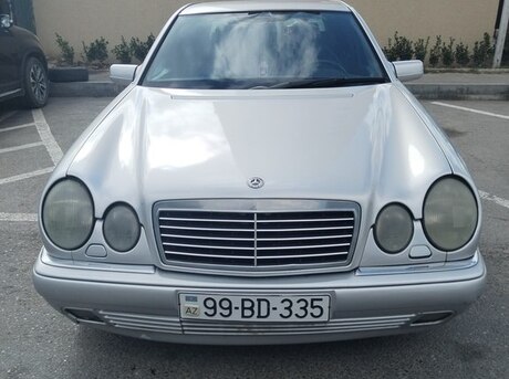 Mercedes E 200