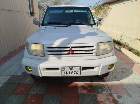 Mitsubishi Pajero io 2000