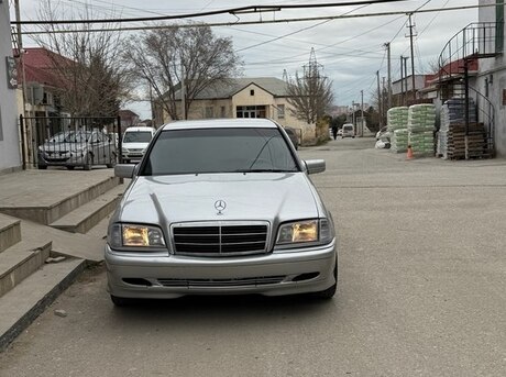 Mercedes C 200