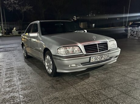 Mercedes C 200