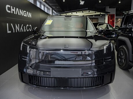 Lynk & Co 900