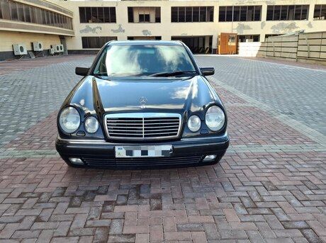 Mercedes E 240