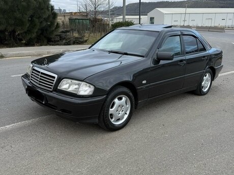 Mercedes C 180