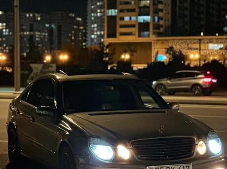 Mercedes E 240