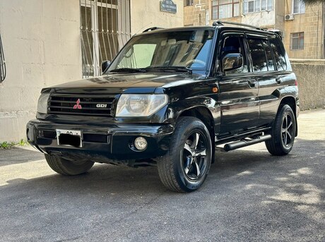 Mitsubishi Pajero io 2000