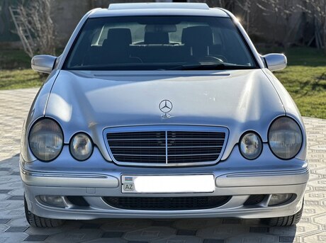 Mercedes E 220