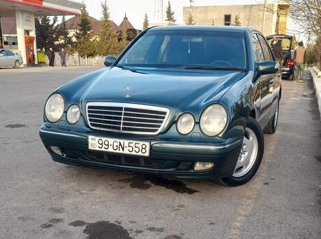 Mercedes E 240