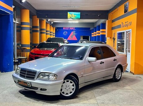 Mercedes C 200