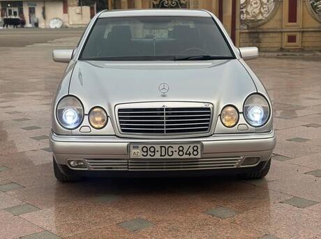 Mercedes E 200