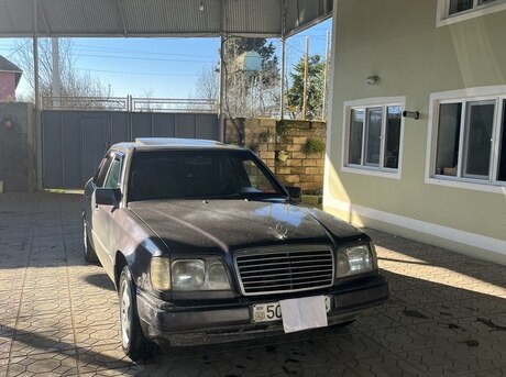 Mercedes 220 E