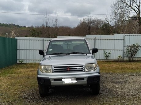 Mitsubishi Pajero io