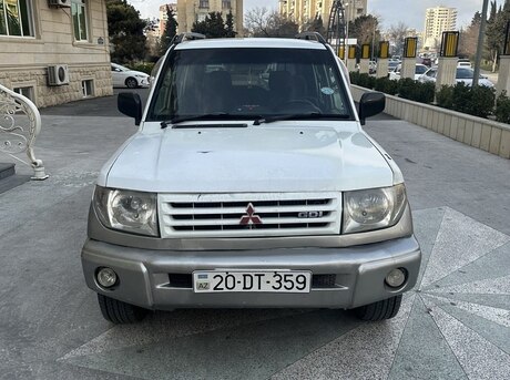 Mitsubishi Pajero io