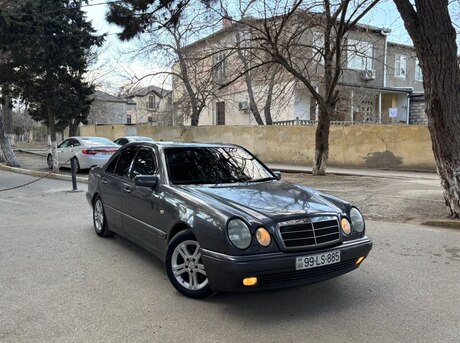 Mercedes E 240