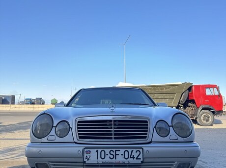 Mercedes E 240