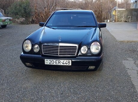 Mercedes E 240