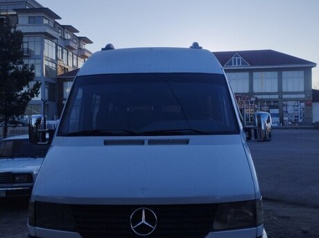 Mercedes Sprinter 208