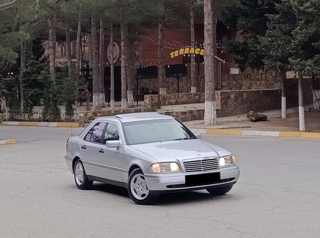 Mercedes C 180