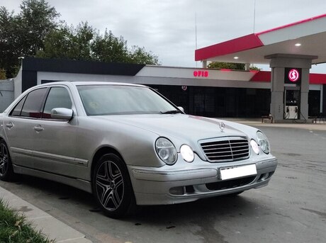 Mercedes E 220