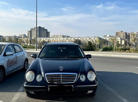Mercedes E 240
