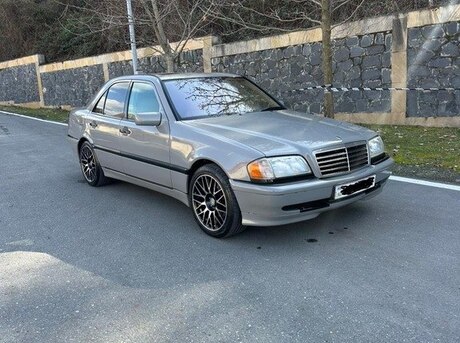 Mercedes C 230