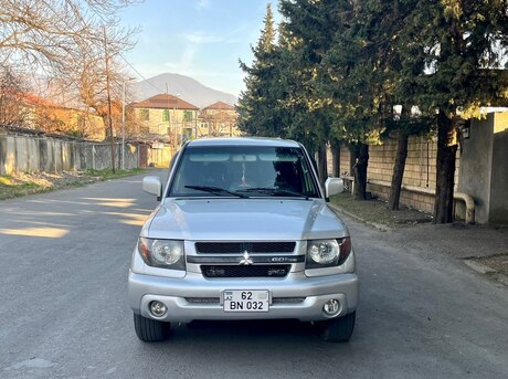 Mitsubishi Pajero io
