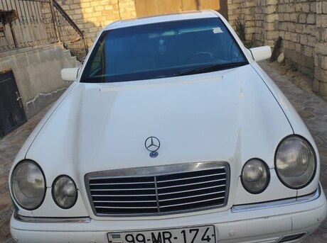 Mercedes E 200
