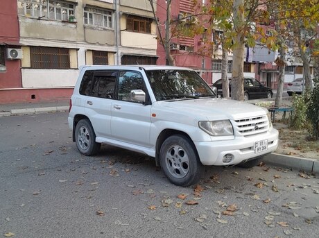 Mitsubishi Pajero io