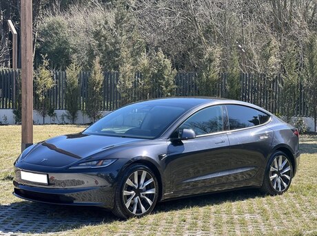 Tesla Model 3 2025
