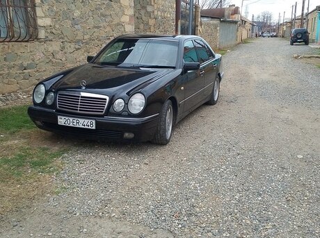 Mercedes E 240