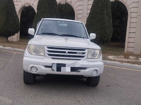 Mitsubishi Pajero io