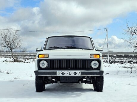 LADA (VAZ) Niva 2011