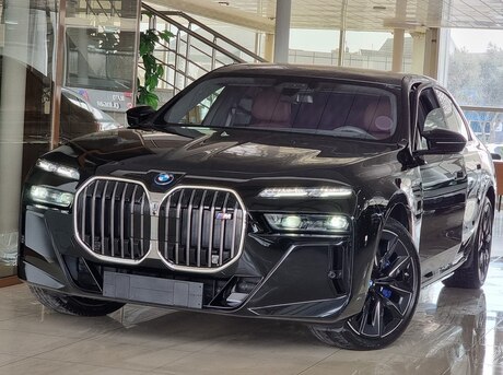 BMW M760e