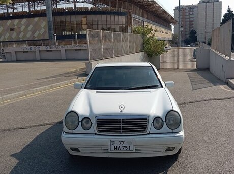 Mercedes E 230