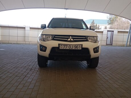 Mitsubishi L200 2012