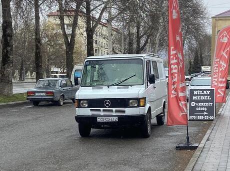 Mercedes 208 D