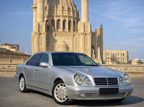 Mercedes E 220