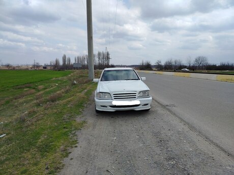 Mercedes C 200