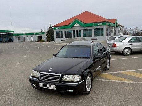 Mercedes C 200