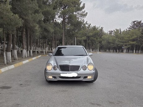 Mercedes E 200