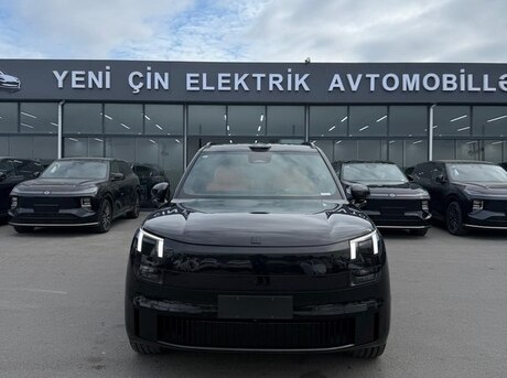 Lynk & Co 900