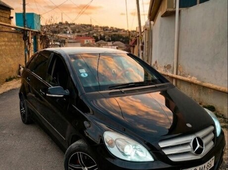 Mercedes B 200