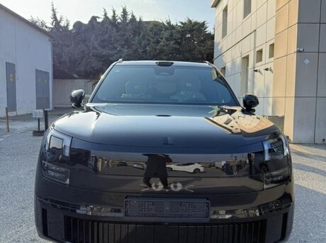 Lynk & Co 900