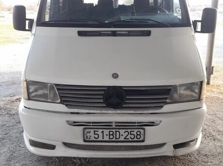 Mercedes Sprinter 208
