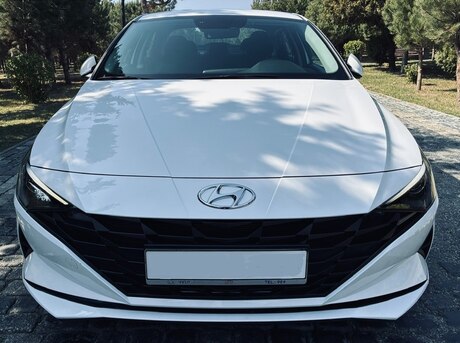 Hyundai Elantra — фото 1