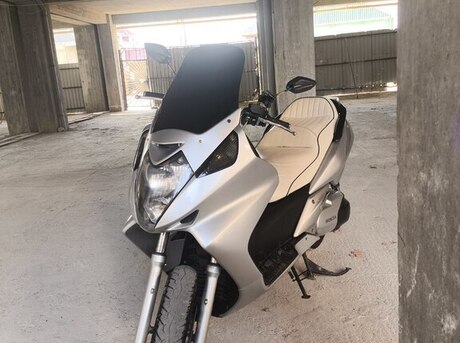 Honda FJS 600