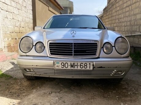 Mercedes E 220