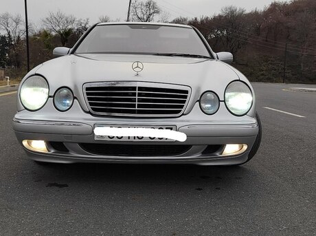 Mercedes E 220